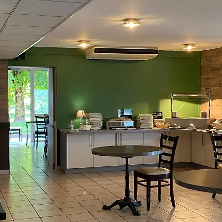 Brit La Pompelle Szálloda 3*